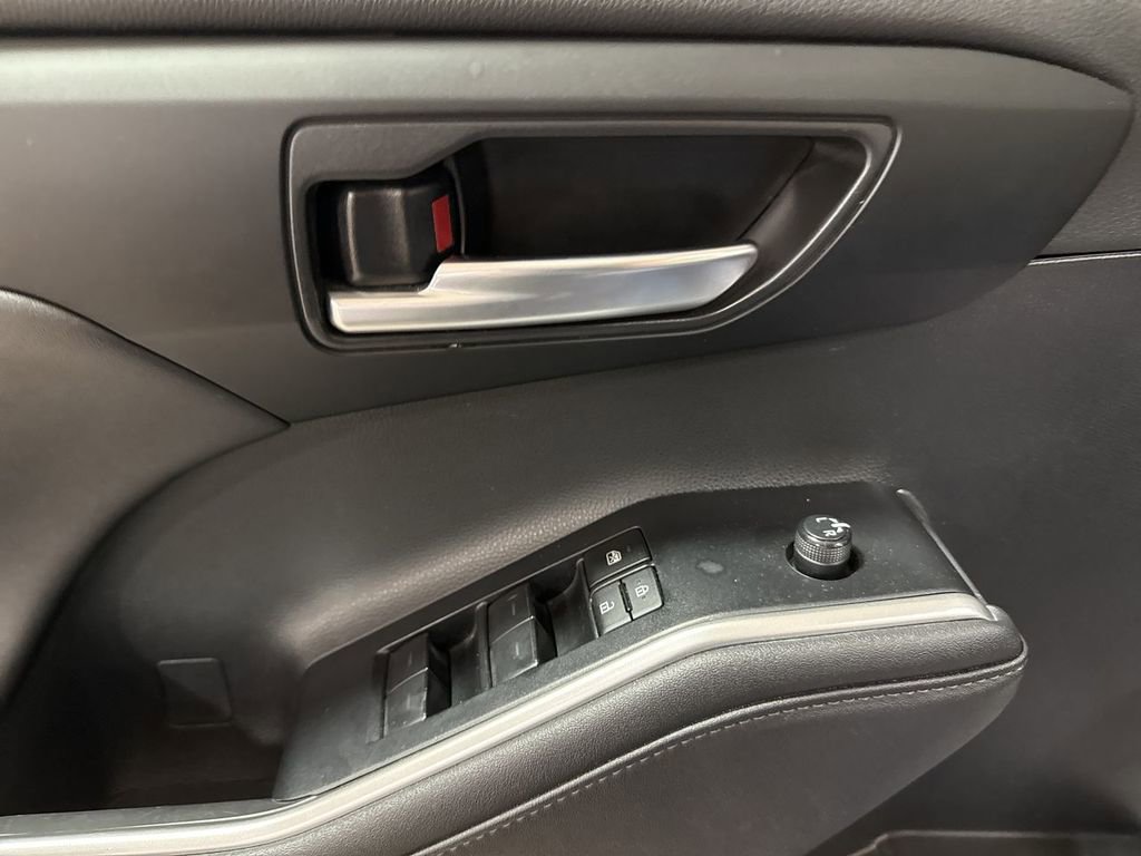 Used 2024 Toyota Highlander XLE image 21