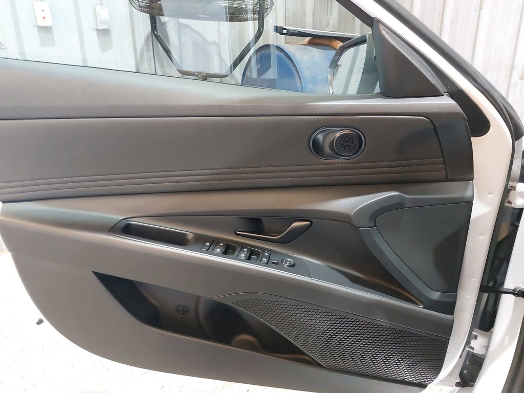 Used 2025 Hyundai Elantra SEL FWD image 28