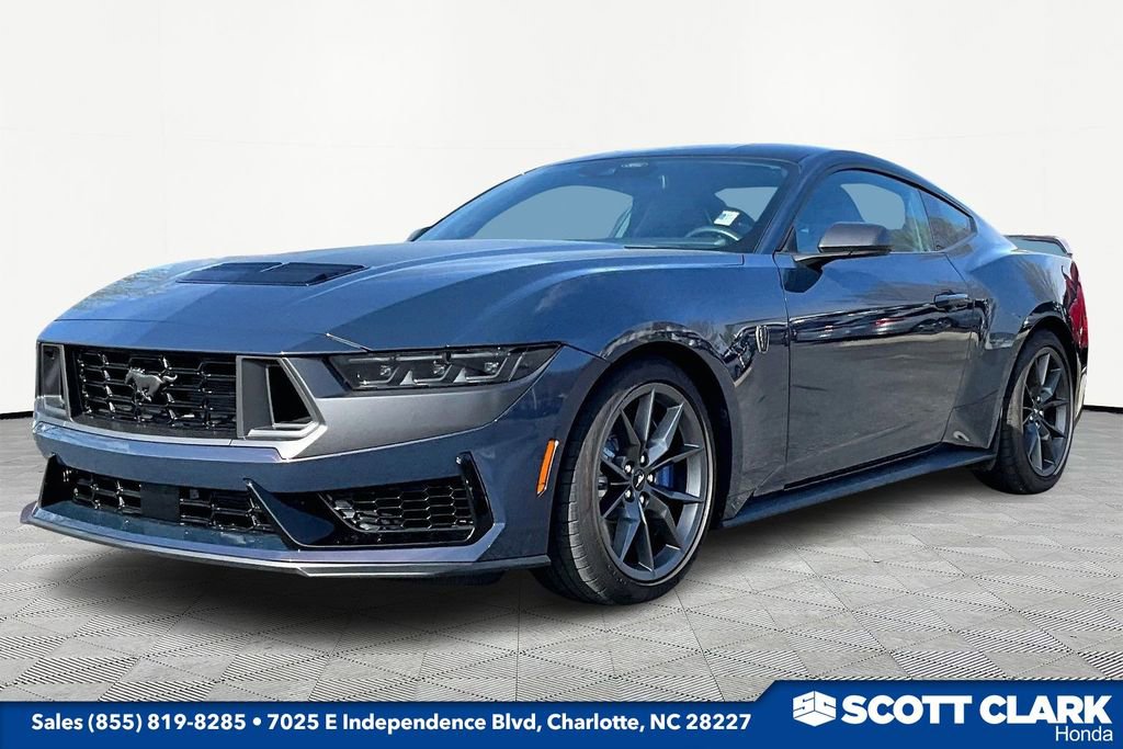 Used 2025 Ford Mustang Dark Horse image 3