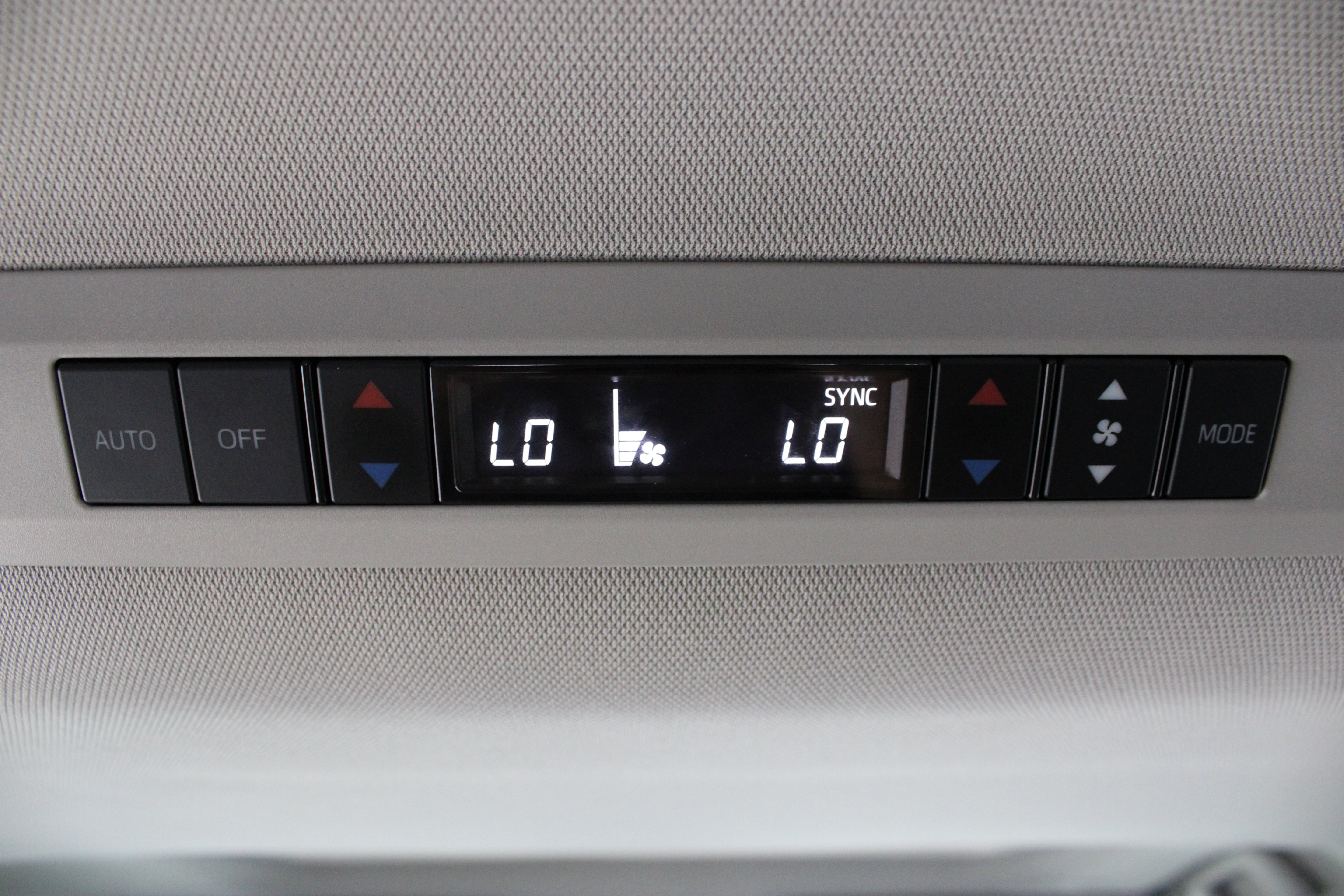 Used 2025 Toyota Sienna XLE FWD image 30
