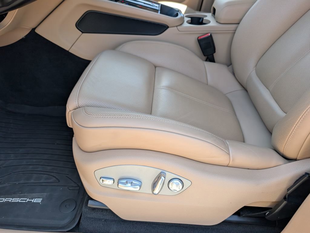 Used 2024 Porsche Macan S AWD/4WD image 13