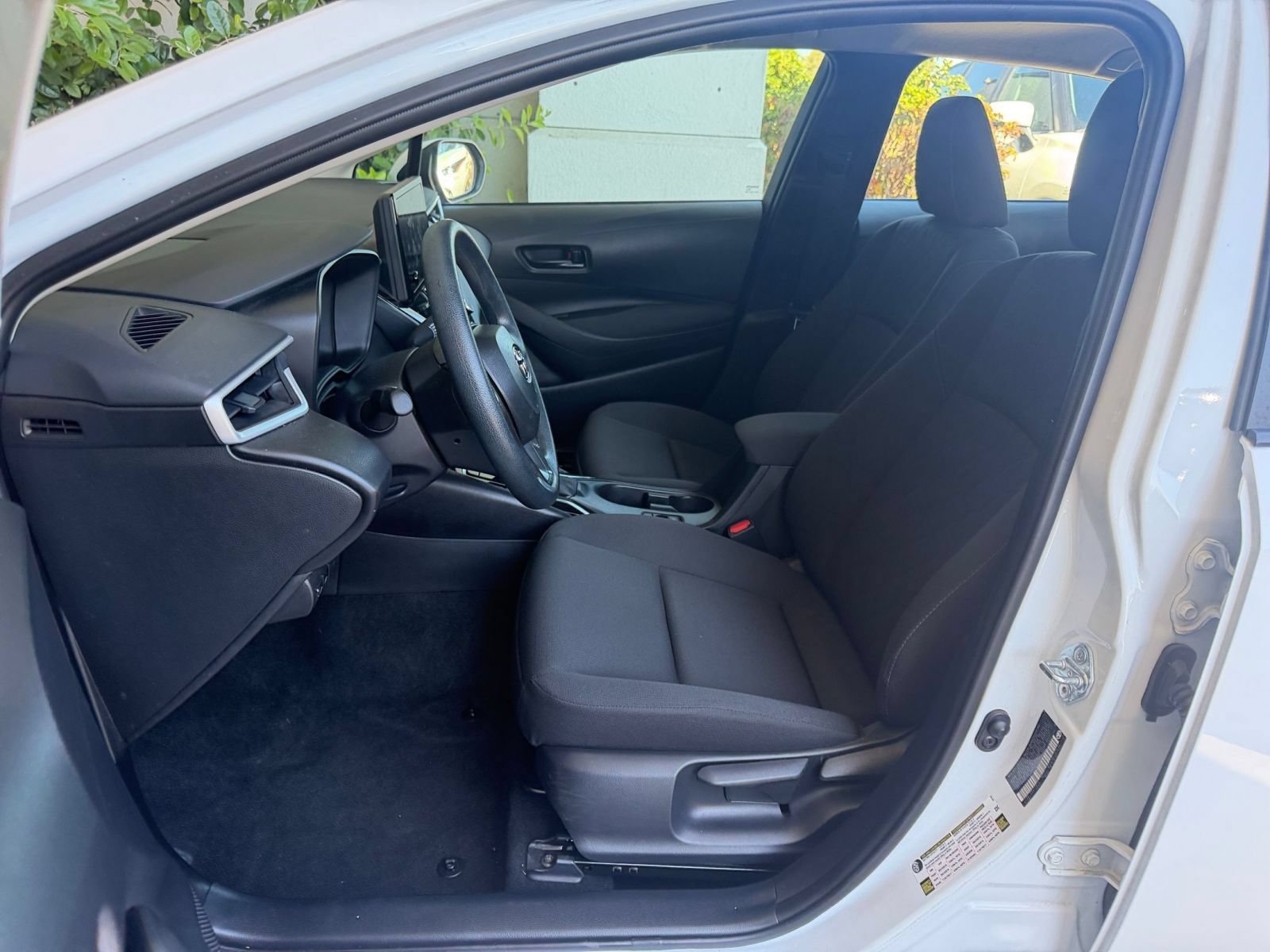 Used 2025 Toyota Corolla LE FWD image 47