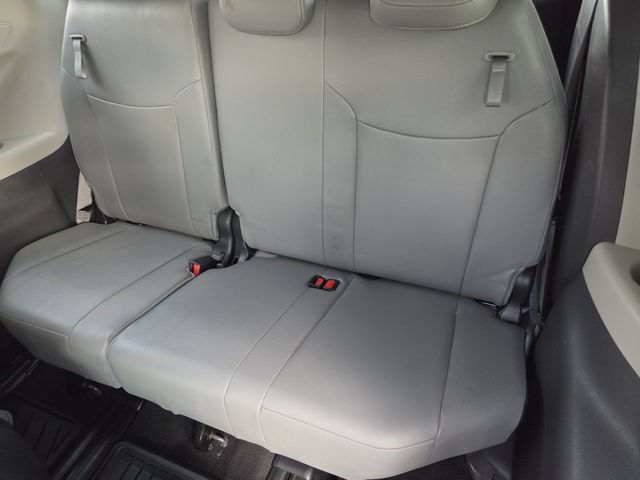 Certified 2021 Toyota Sienna Limited FWD image 28