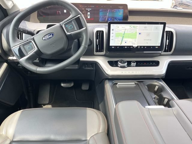 Used 2025 Ford Expedition Active AWD/4WD image 18