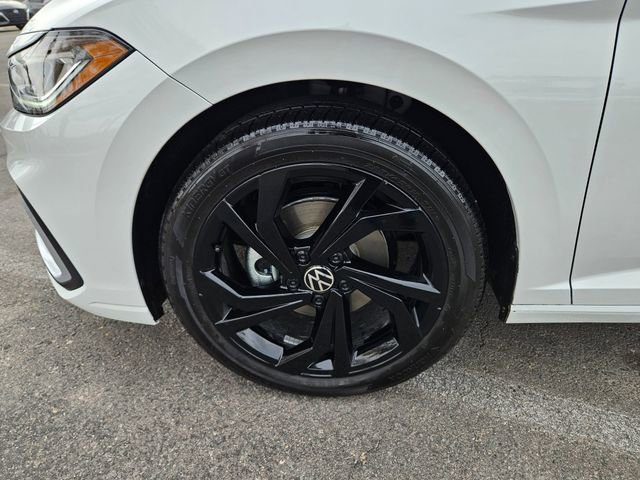 Used 2025 Volkswagen Jetta SE image 9
