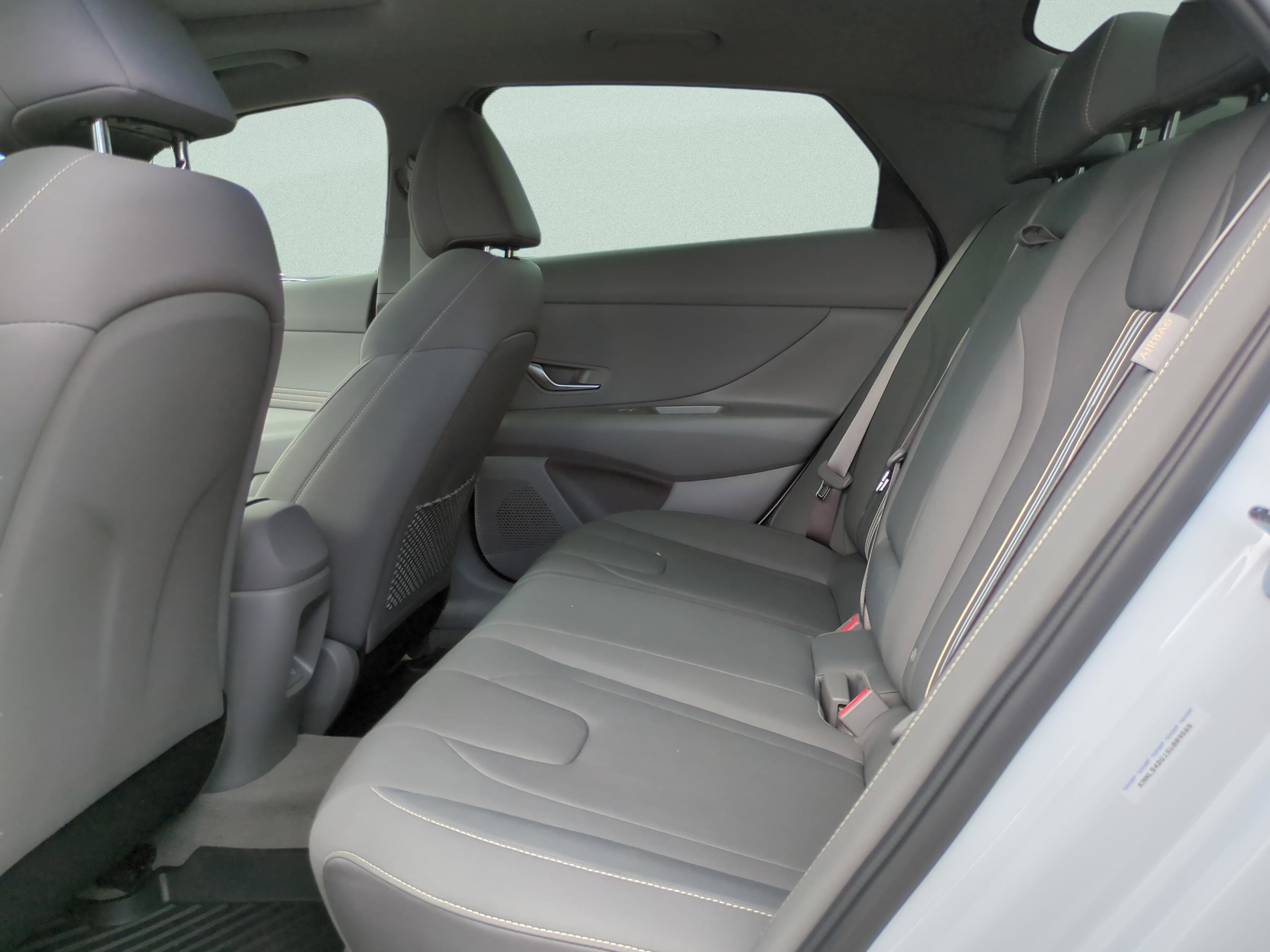 Certified 2025 Hyundai Elantra SEL FWD image 12