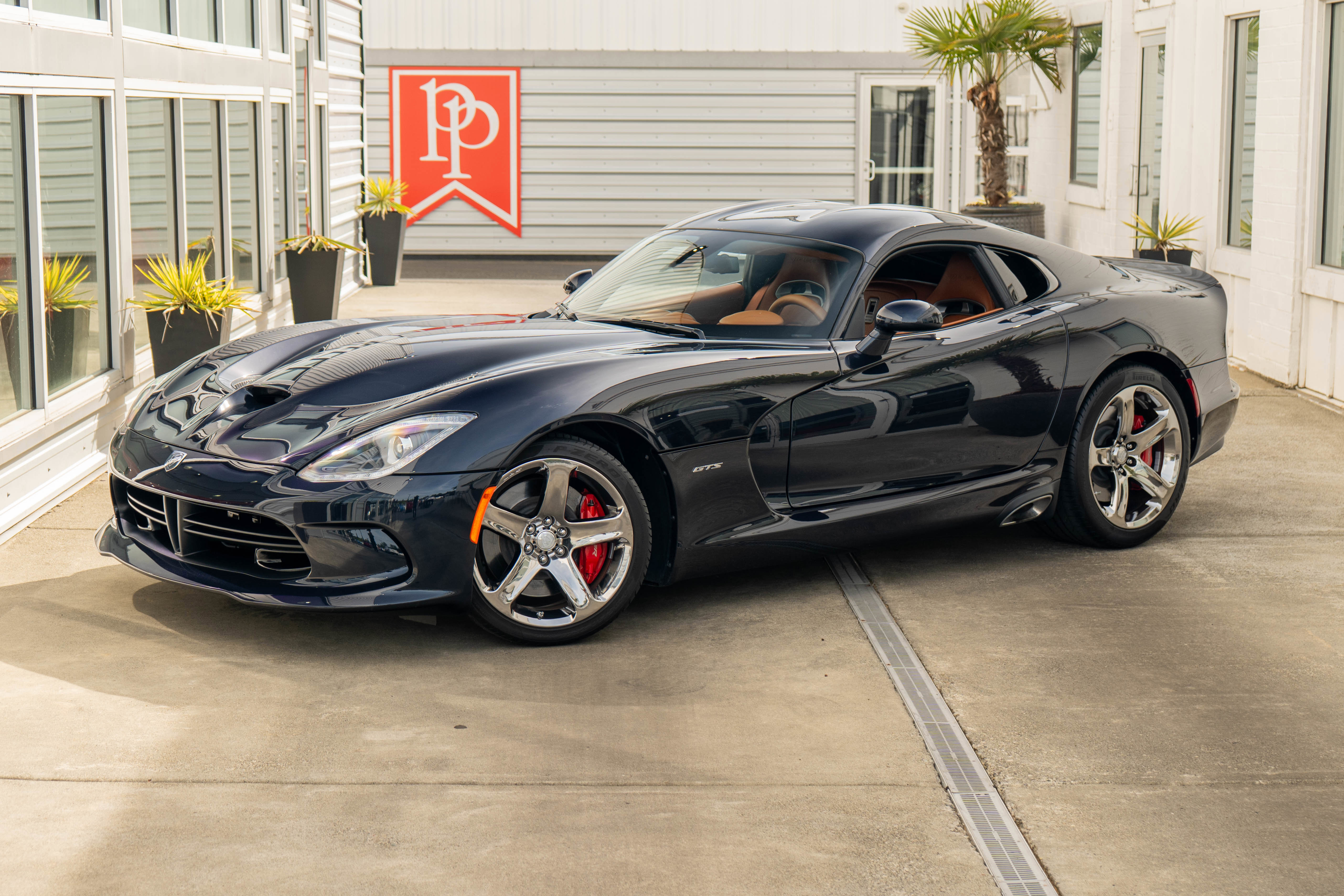 Used 2013 SRT Viper GTS w/ GTS Laguna Interior Pkg RWD image 2