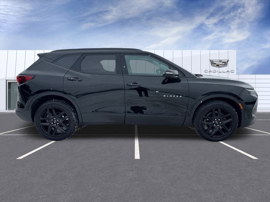 Used 2023 Chevrolet Blazer LT AWD/4WD image 2