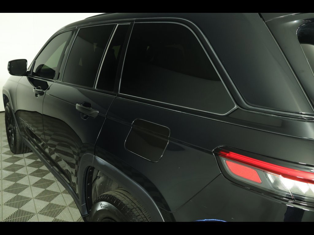 Used 2023 Jeep Grand Cherokee Altitude image 15