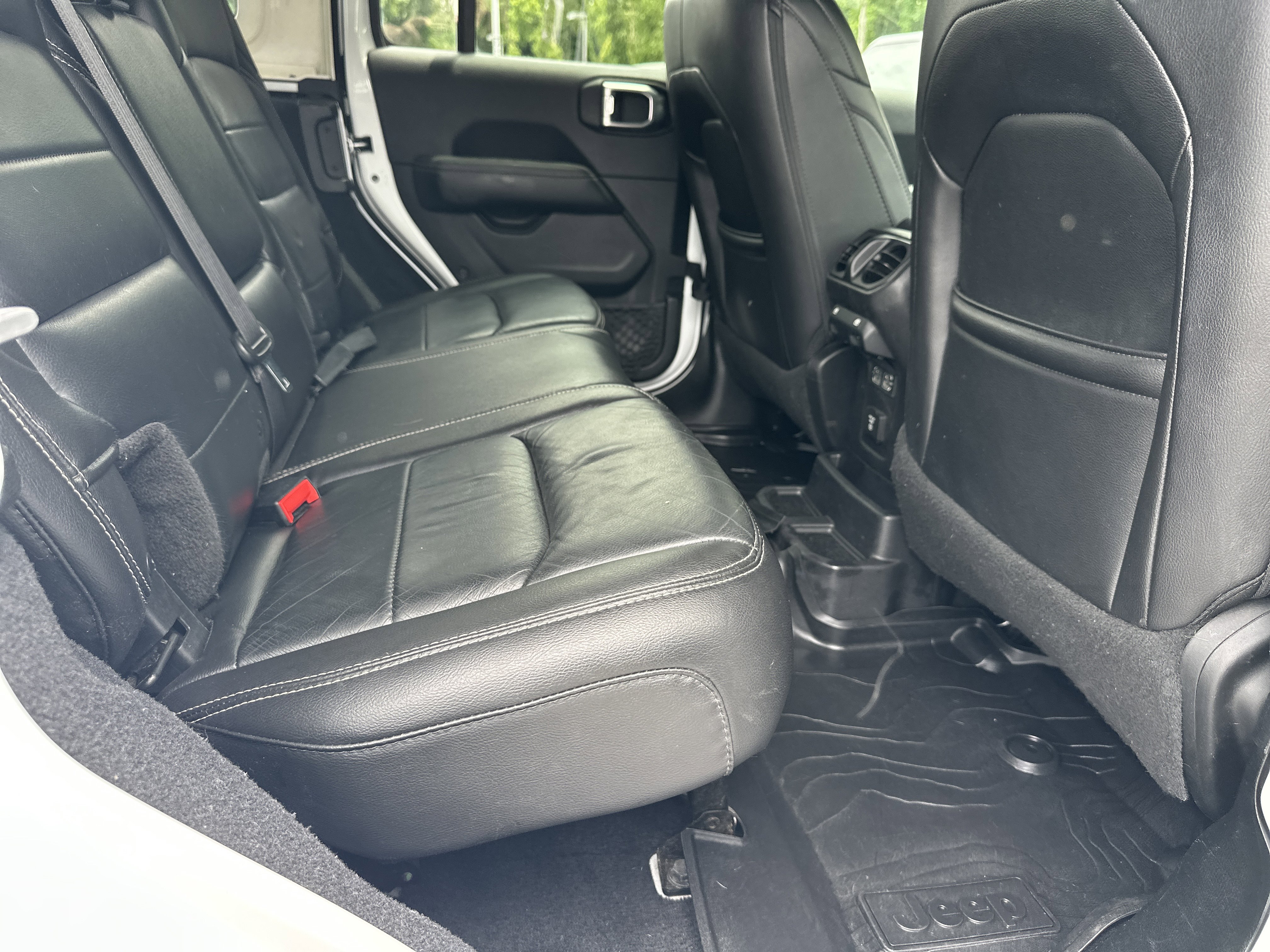 Used 2018 Jeep Wrangler Unlimited Sahara AWD/4WD image 18
