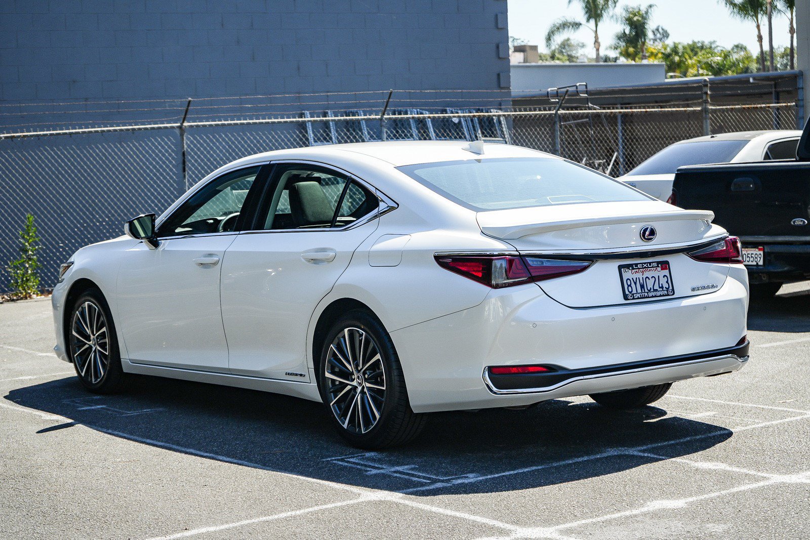 Used 2022 Lexus ES 300h w/ Premium Package FWD image 4