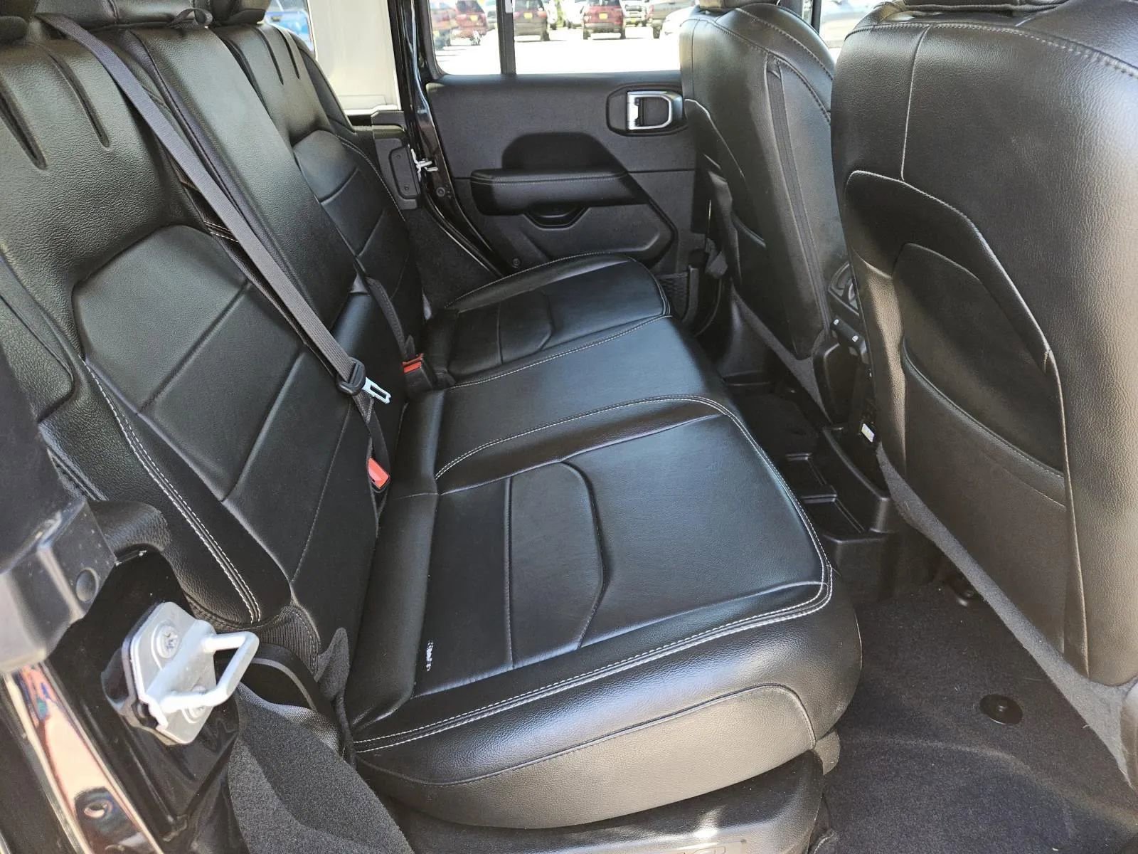 Used 2023 Jeep Wrangler Sahara image 34