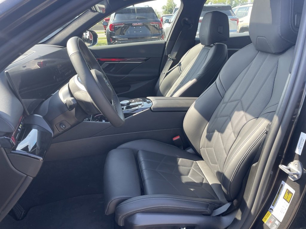 Used 2024 BMW i5 eDrive40i image 9