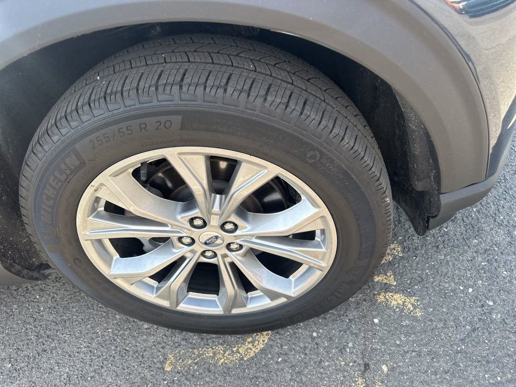 Used 2023 Ford Explorer XLT w/ Equipment Group 202A image 9