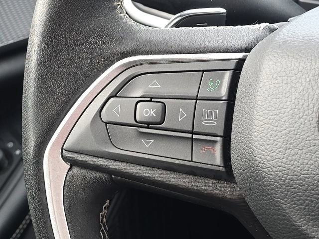 Used 2023 Jeep Grand Cherokee Laredo w/ Luxury Tech Group I RWD image 39