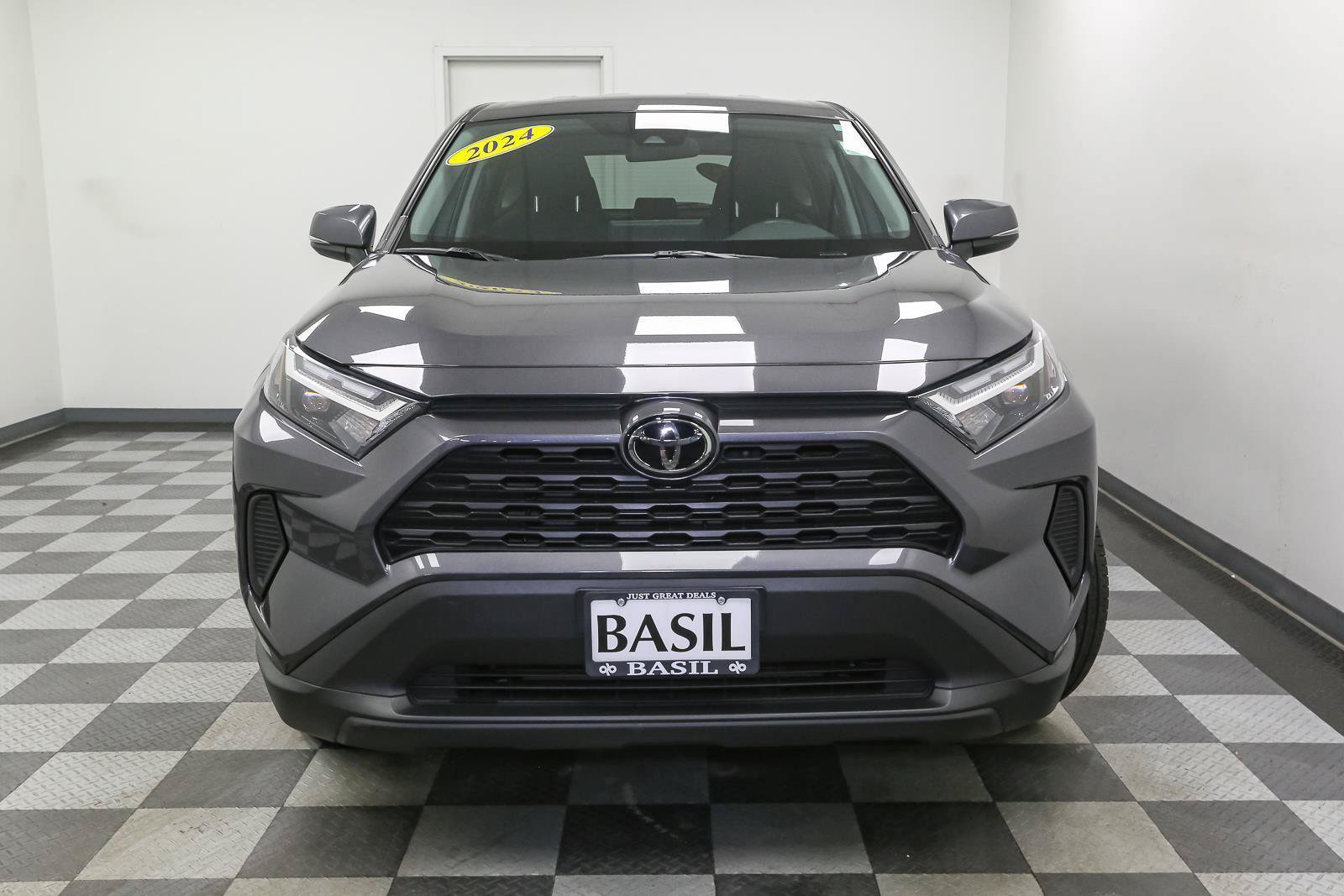 Used 2024 Toyota RAV4 LE AWD/4WD image 3