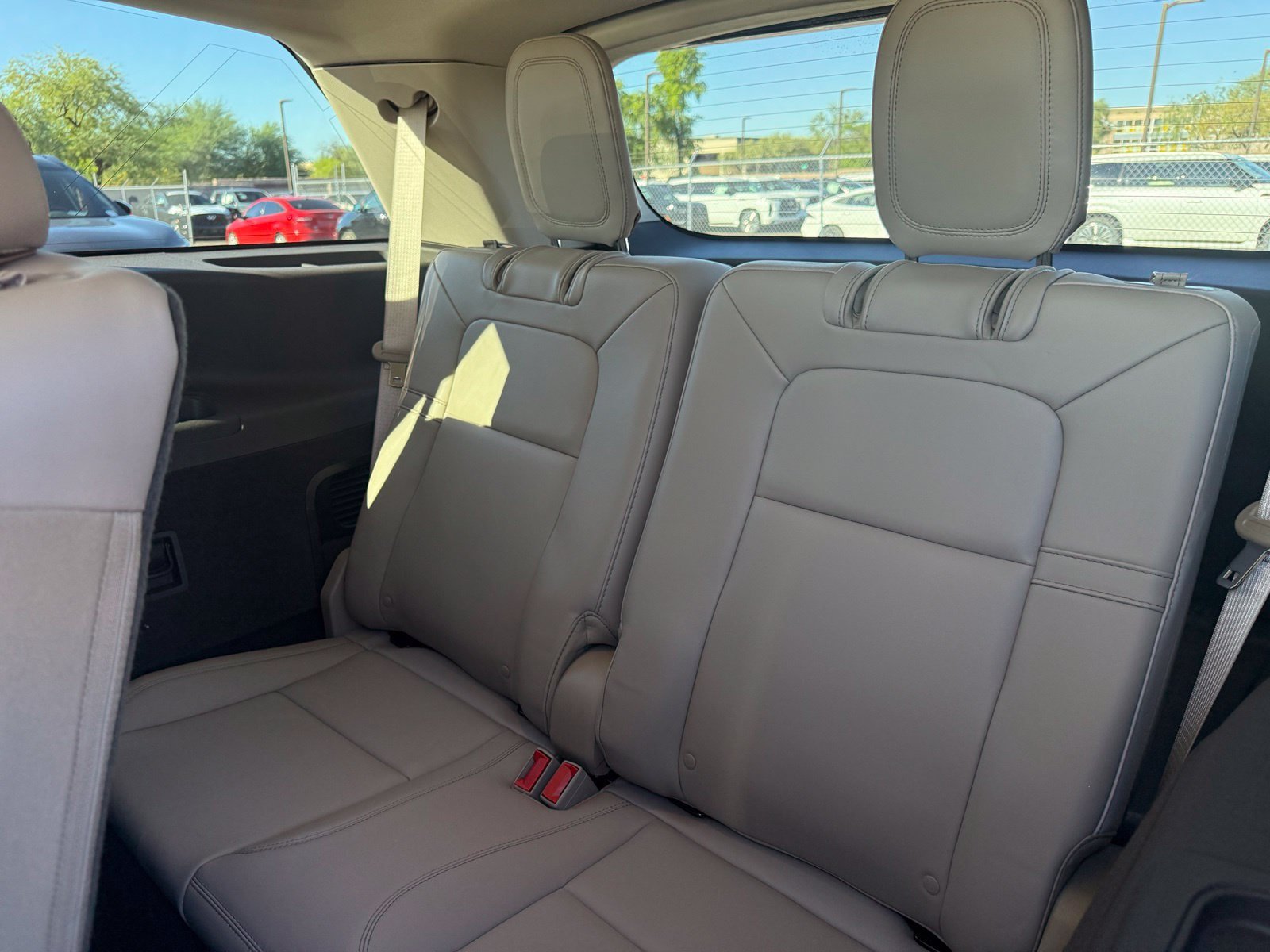 Used 2024 Lincoln Aviator 2WD image 9
