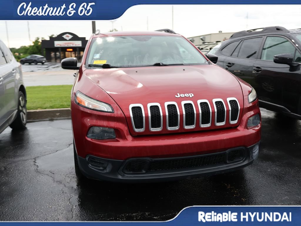 Used 2016 Jeep Cherokee Sport FWD image 4