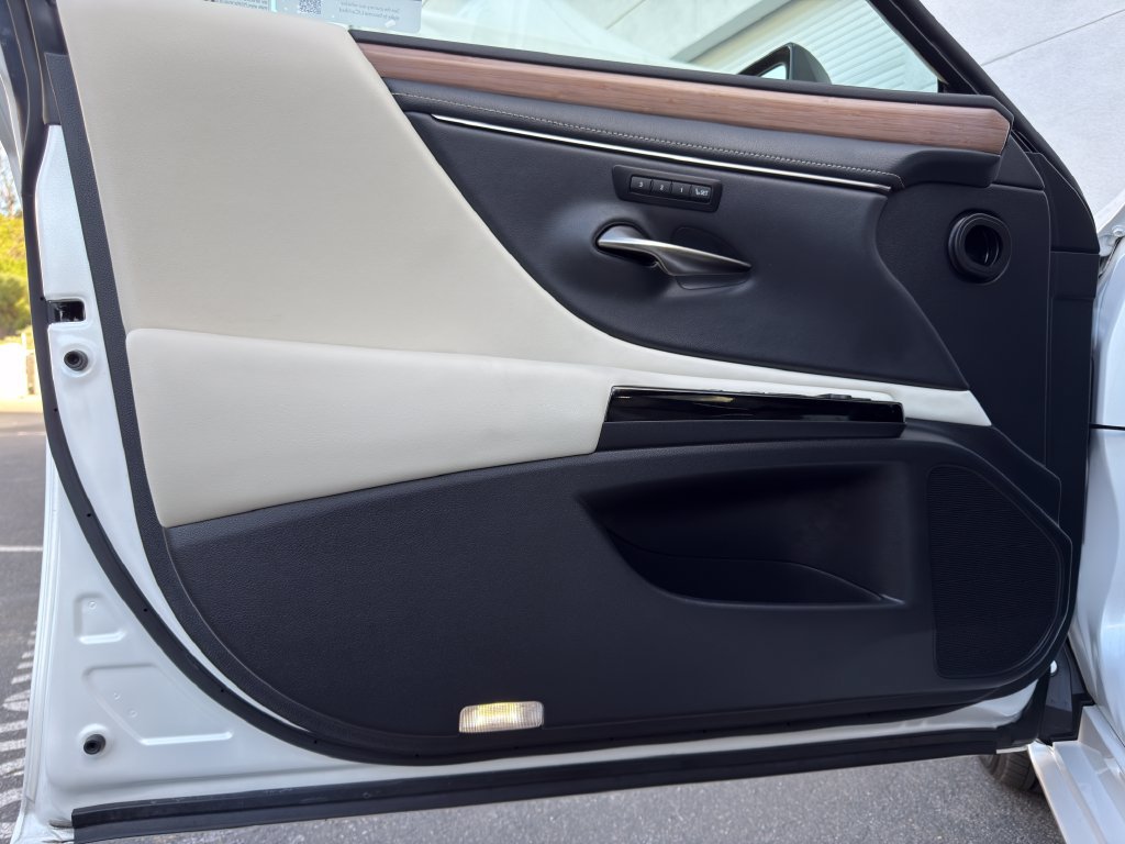 Certified 2024 Lexus ES 300h w/ Premium Package FWD image 28