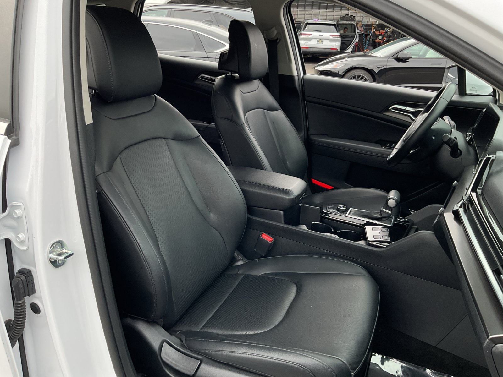 Used 2025 Kia Sportage EX FWD image 21