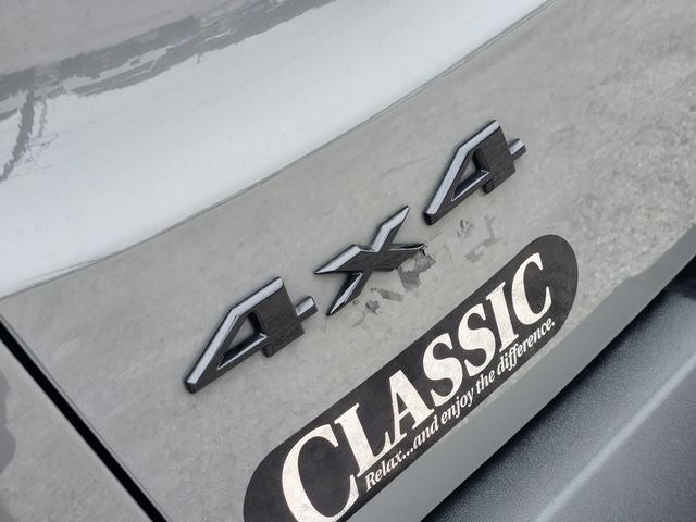 Used 2023 Jeep Renegade Latitude AWD/4WD image 12