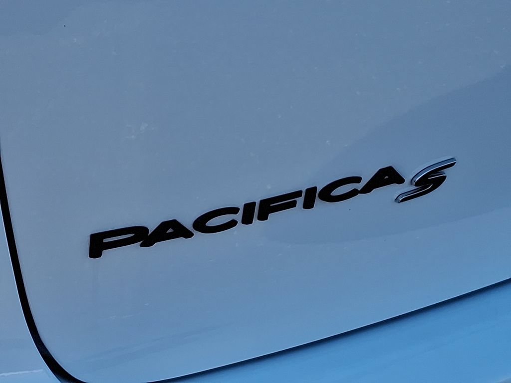 Used 2025 Chrysler Pacifica Limited FWD image 35