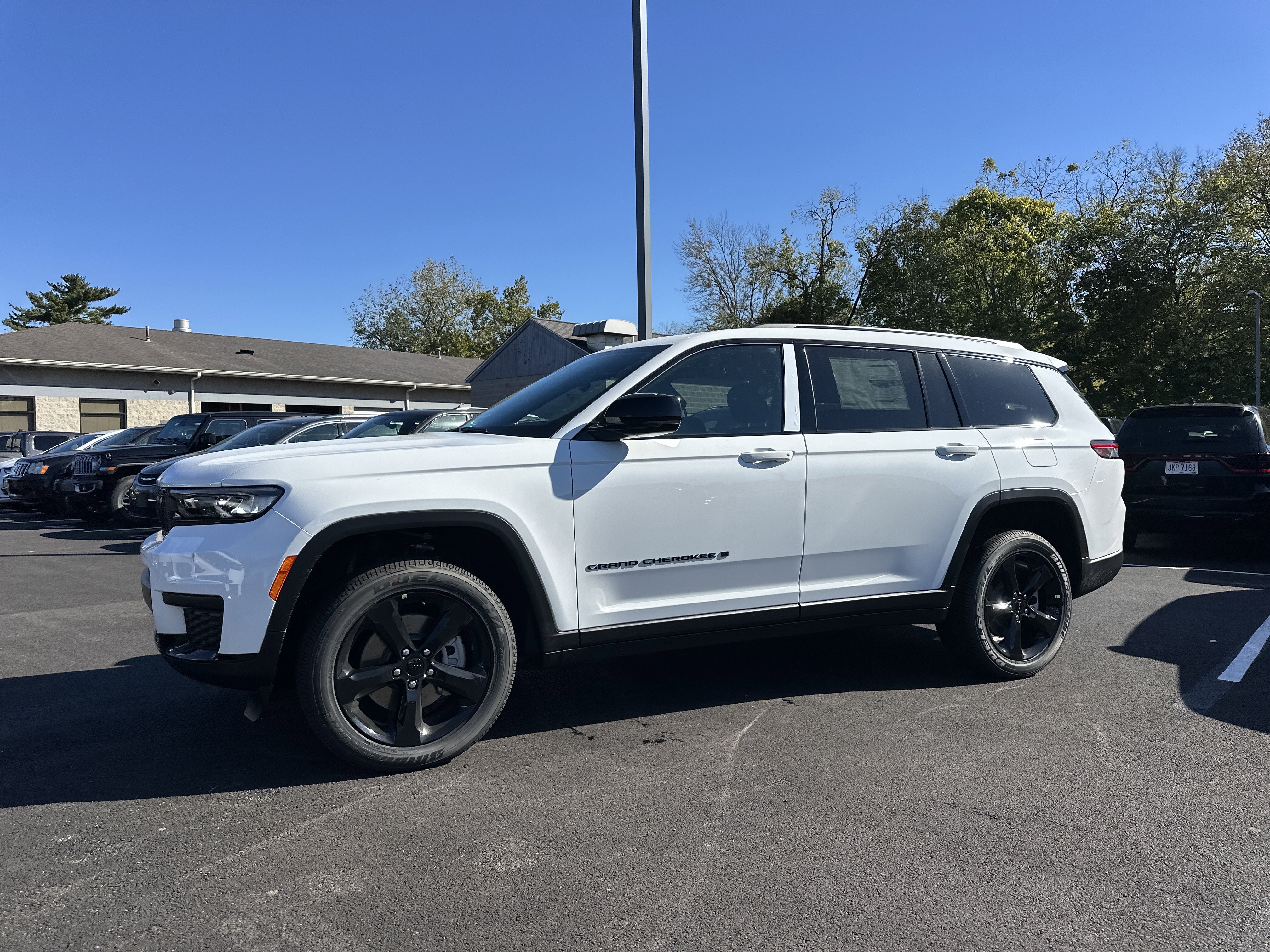 New 2025 Jeep Grand Cherokee L Altitude image 22