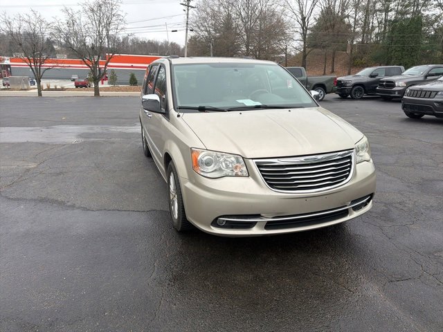 Used 2012 Chrysler Town & Country Limited w/ Luxury Group image 4