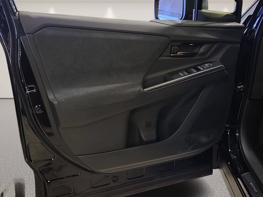 New 2027 Toyota C-HR AWD/4WD image 18