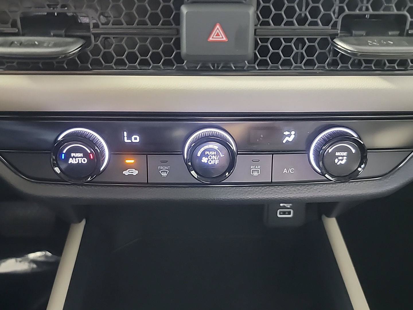 Certified 2025 Honda HR-V LX image 28