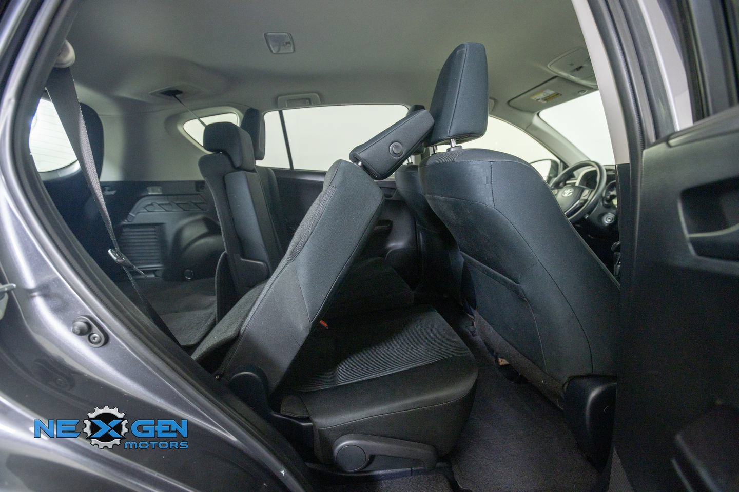 Used 2016 Toyota RAV4 LE FWD image 35