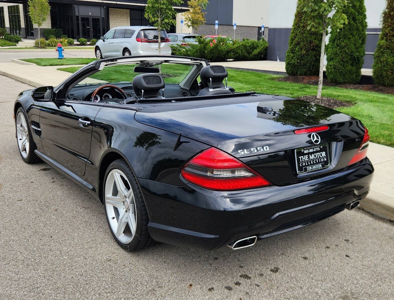 Used 2011 Mercedes-Benz SL 550 image 3