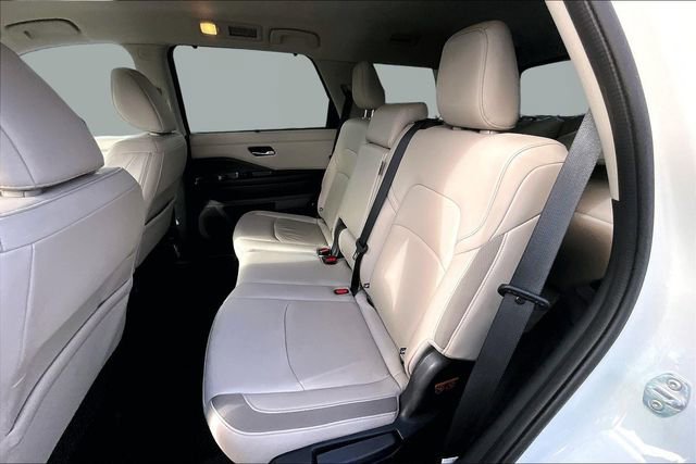 Used 2023 Nissan Pathfinder SL image 16