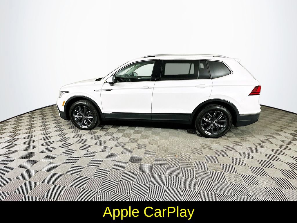 Used 2023 Volkswagen Tiguan SE w/ Panoramic Sunroof Package image 6