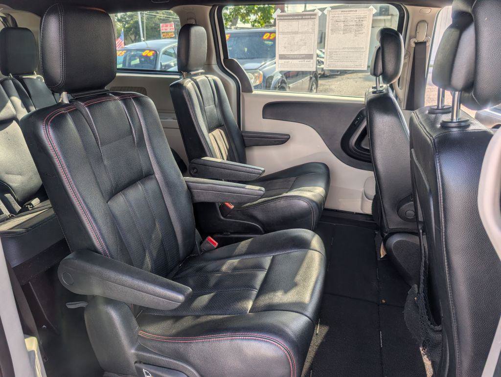 Used 2020 Dodge Grand Caravan SXT FWD image 14