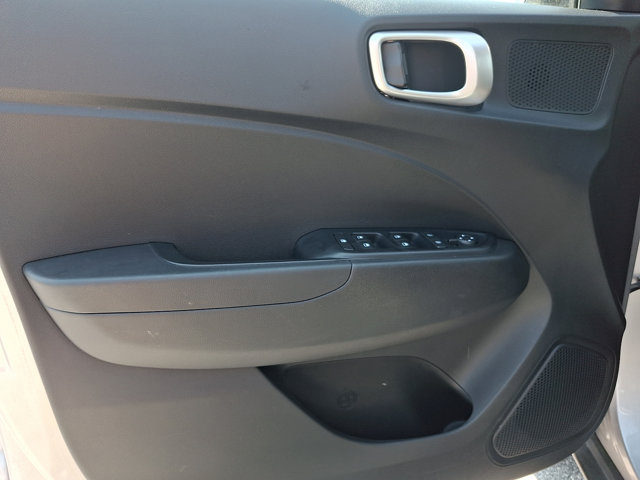 Certified 2025 Hyundai Venue SEL FWD image 12