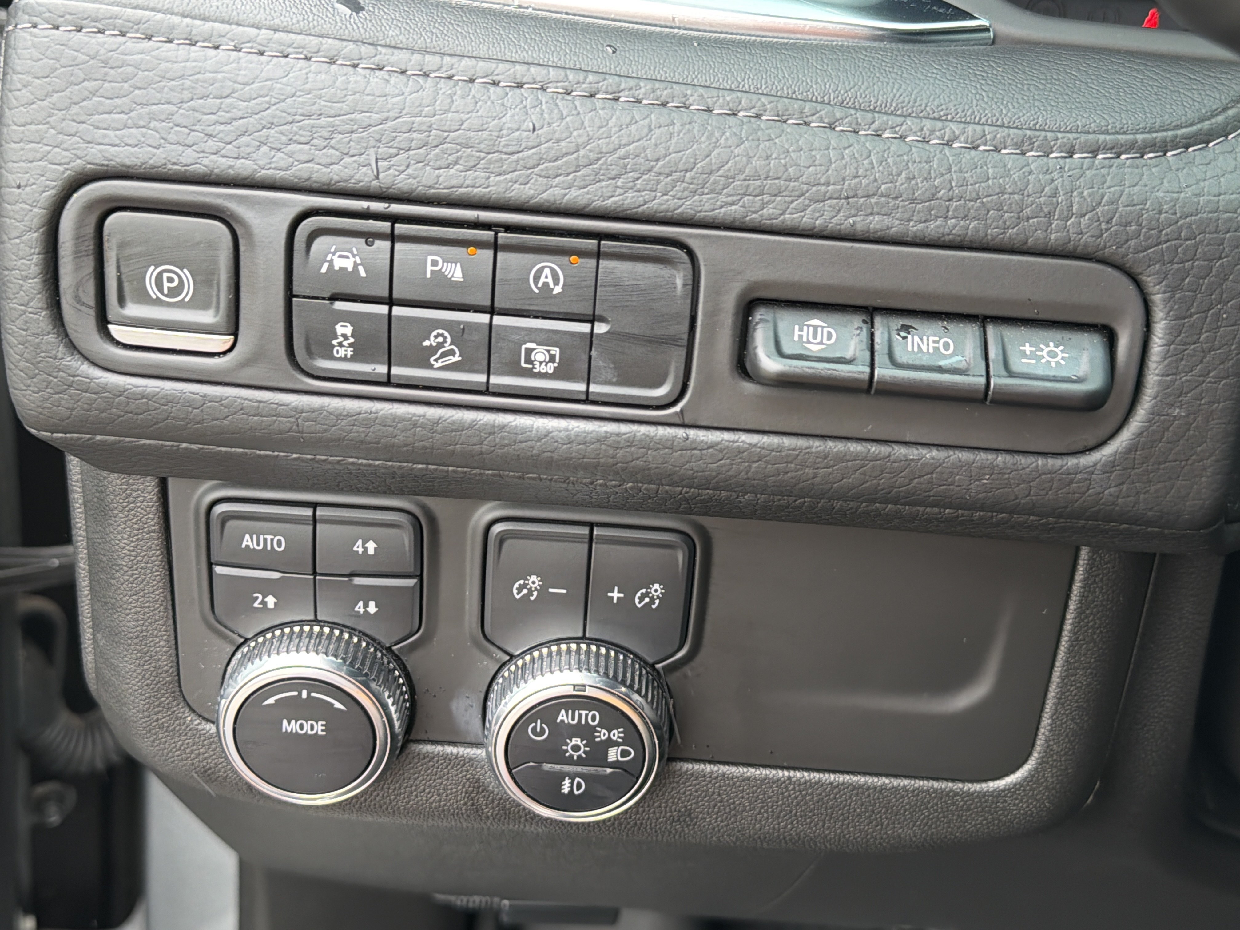 Used 2023 GMC Yukon Denali AWD/4WD image 34