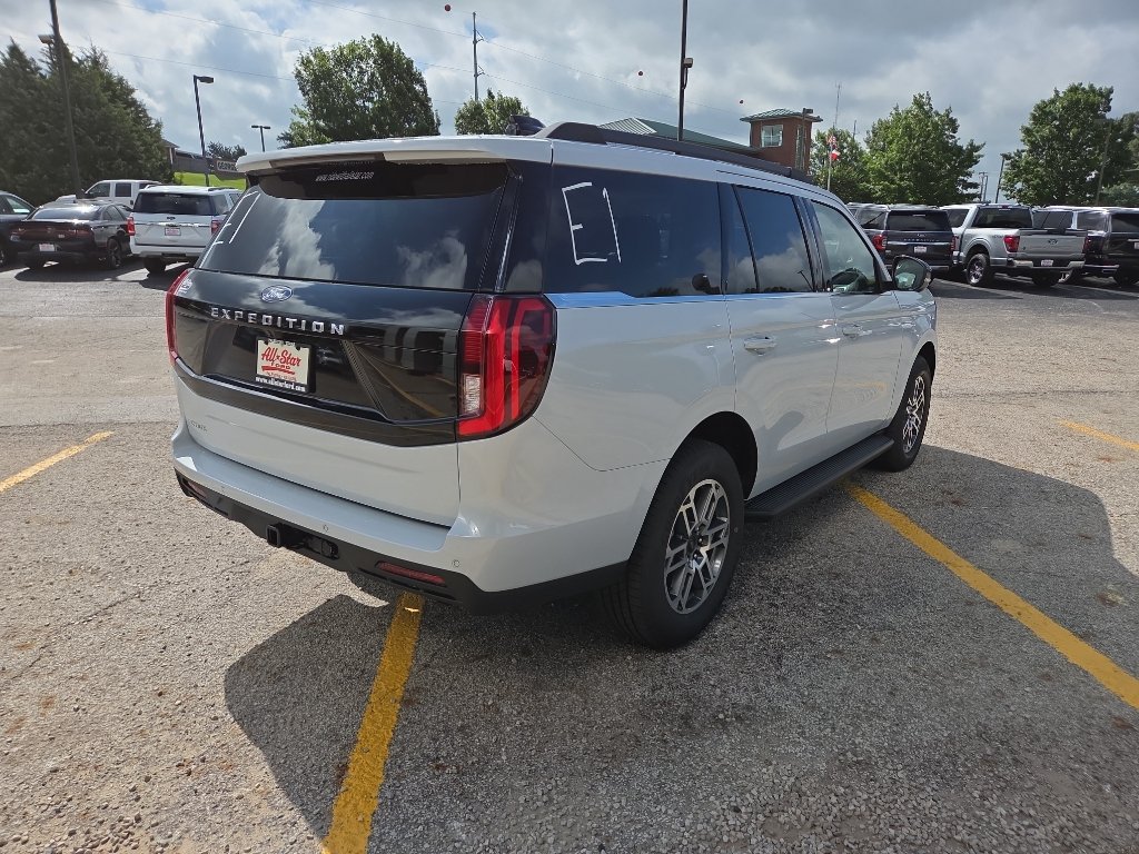 New 2026 Ford Expedition Active RWD image 5