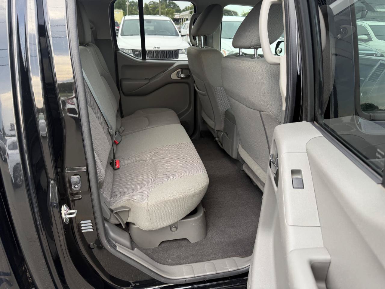 Used 2020 Nissan Frontier SV w/ Midnight Edition Floor Mats AWD/4WD image 11