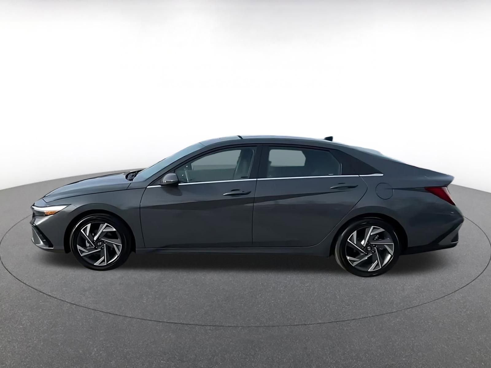 Used 2025 Hyundai Elantra SEL image 10