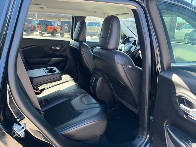 Used 2020 Jeep Cherokee Latitude Plus w/ Cold Weather Group FWD image 35