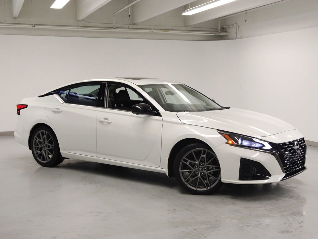 Used 2023 Nissan Altima 2.0 SR image 4