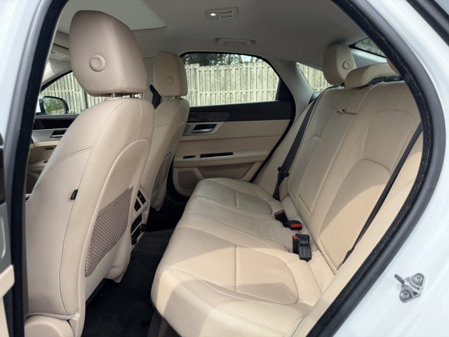 Used 2018 Jaguar XF Prestige AWD/4WD image 21