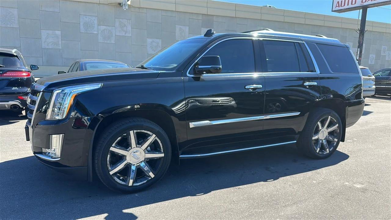 Used 2015 Cadillac Escalade Luxury AWD/4WD image 16