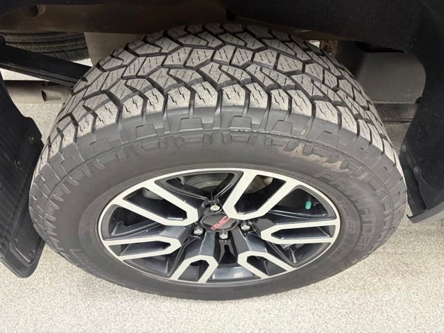 Used 2025 GMC Sierra 1500 AT4 w/ Technology Package AWD/4WD image 15