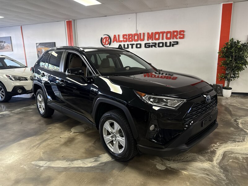Used 2020 Toyota RAV4 XLE AWD/4WD image 1