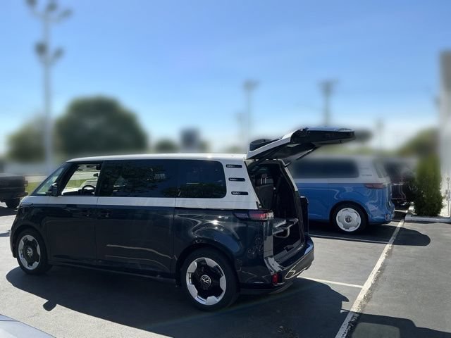 New 2025 Volkswagen ID. Buzz Pro S Plus AWD/4WD image 17