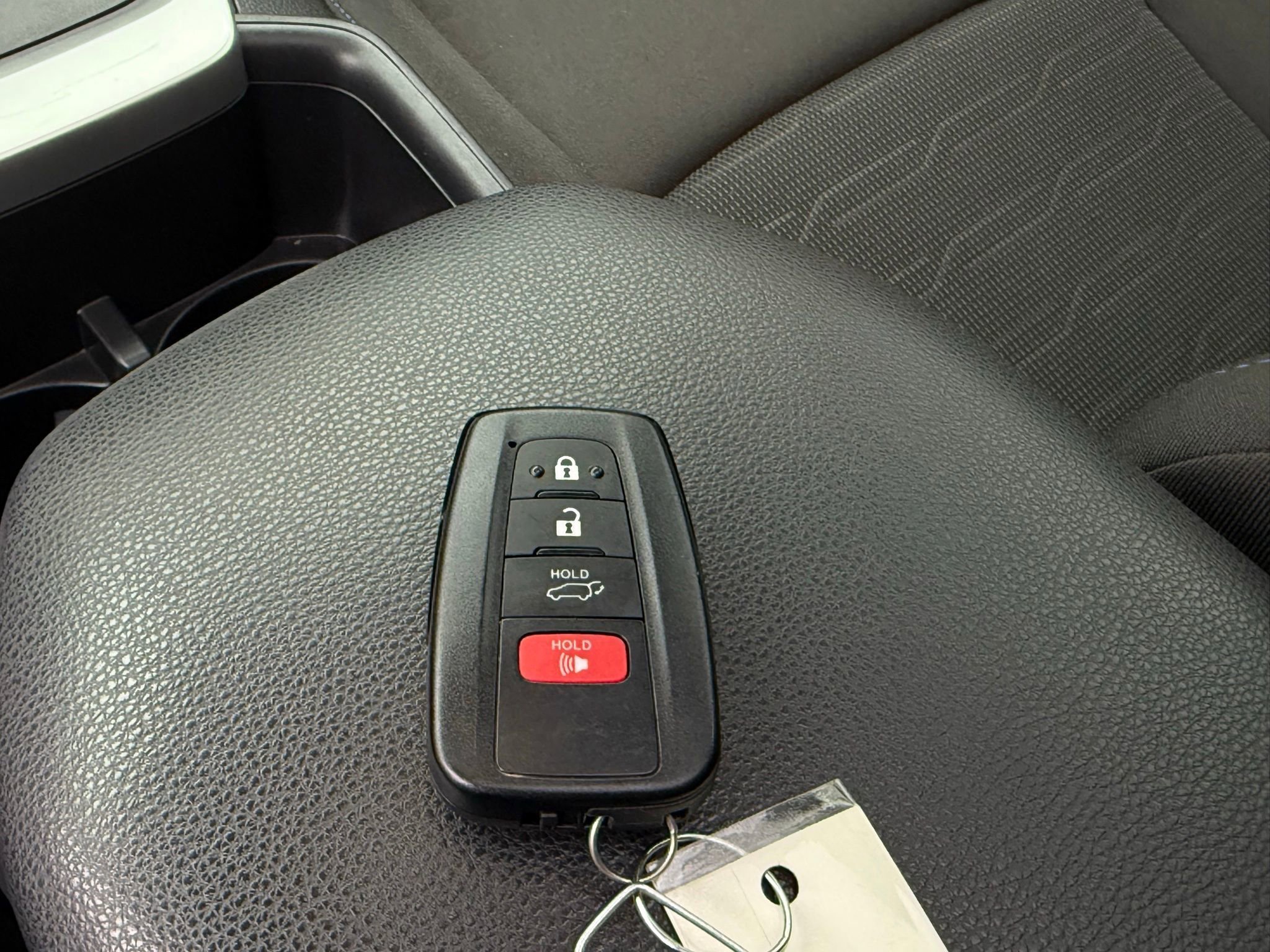 Used 2022 Toyota RAV4 SE image 50