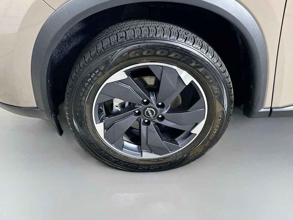 Used 2025 Nissan Rogue SV AWD/4WD image 8