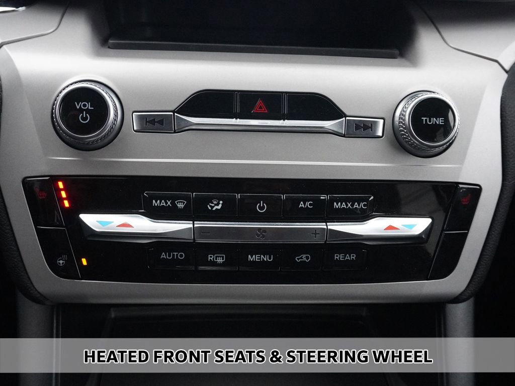 Used 2023 Ford Explorer XLT w/ Equipment Group 202A image 5